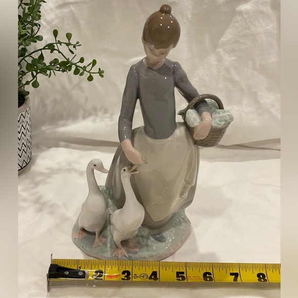 Lladró “Pacing the Ducks” Porcelain Retired Figurine. No Box. - Picture 12 of 12